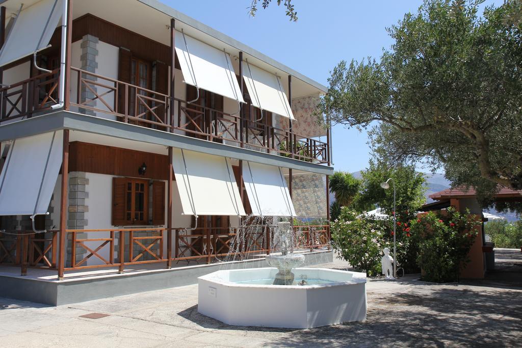 Ferienwohnung Circe Pansion Lixouri Exterior foto