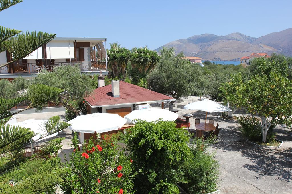 Ferienwohnung Circe Pansion Lixouri Exterior foto