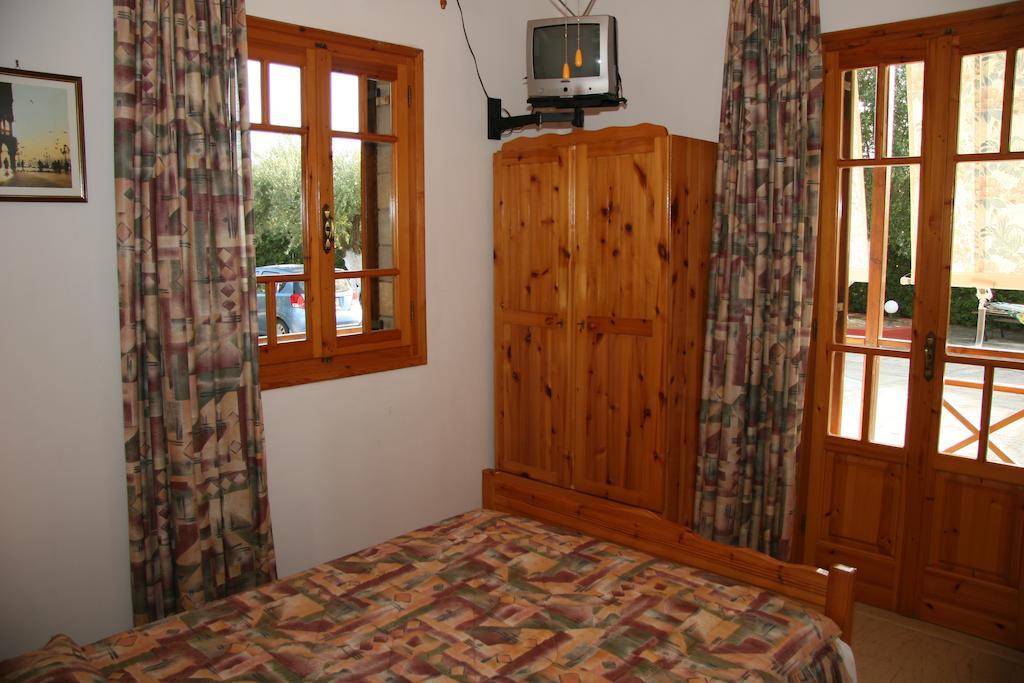 Ferienwohnung Circe Pansion Lixouri Exterior foto