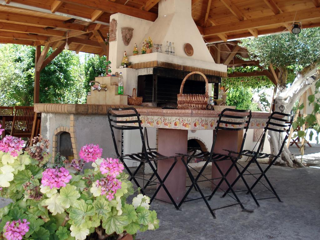 Ferienwohnung Circe Pansion Lixouri Exterior foto